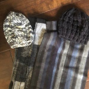 2 beanies and 2 scarves.  All bundled together